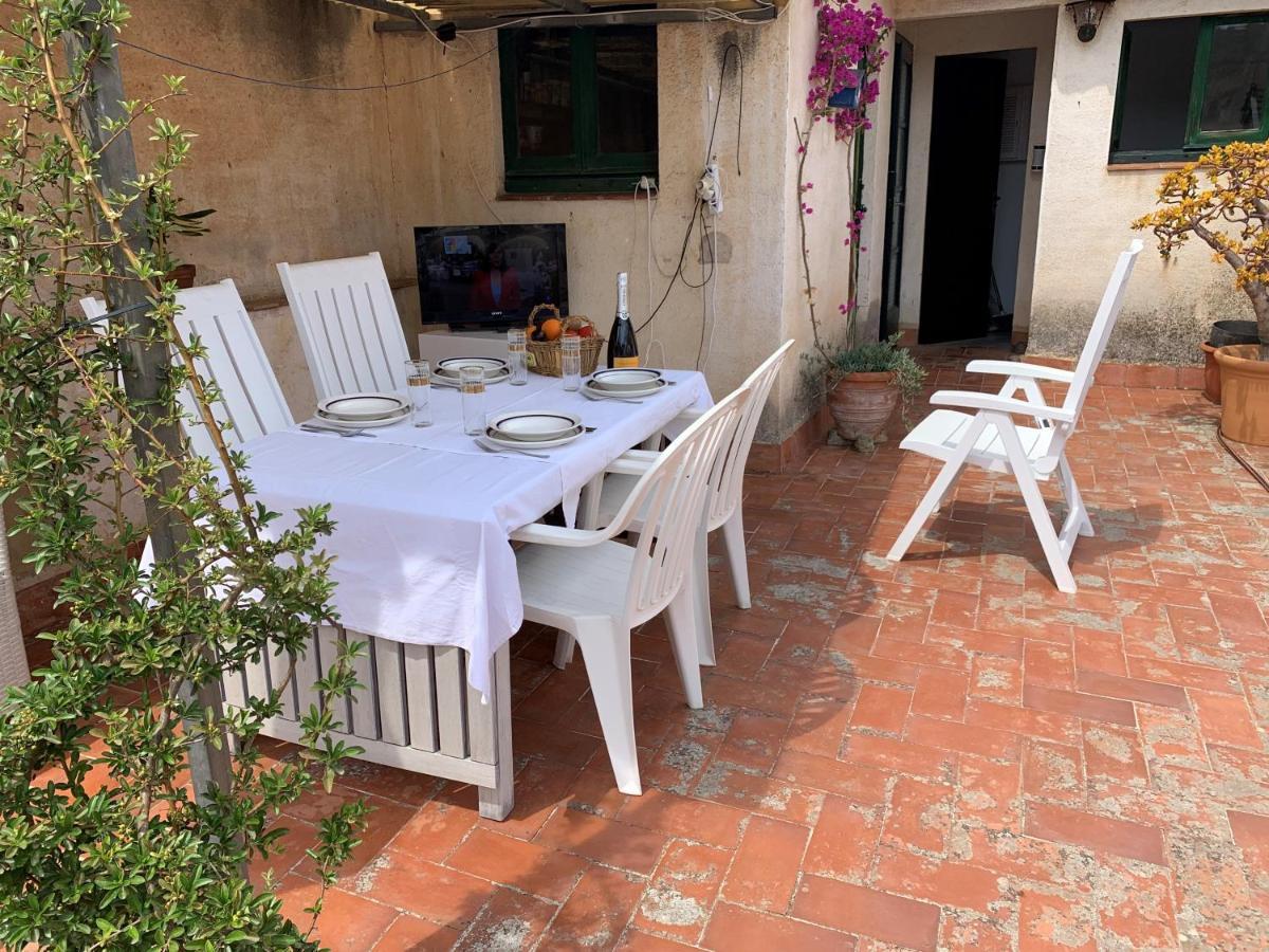 Notaria-Apartamento Y Estudio En Casco Antiguo, Al Lado De Playa, Rambla Y Monasterio, Con Acceso A Terraza Ajardinada Sant Feliu de Guíxols Luaran gambar