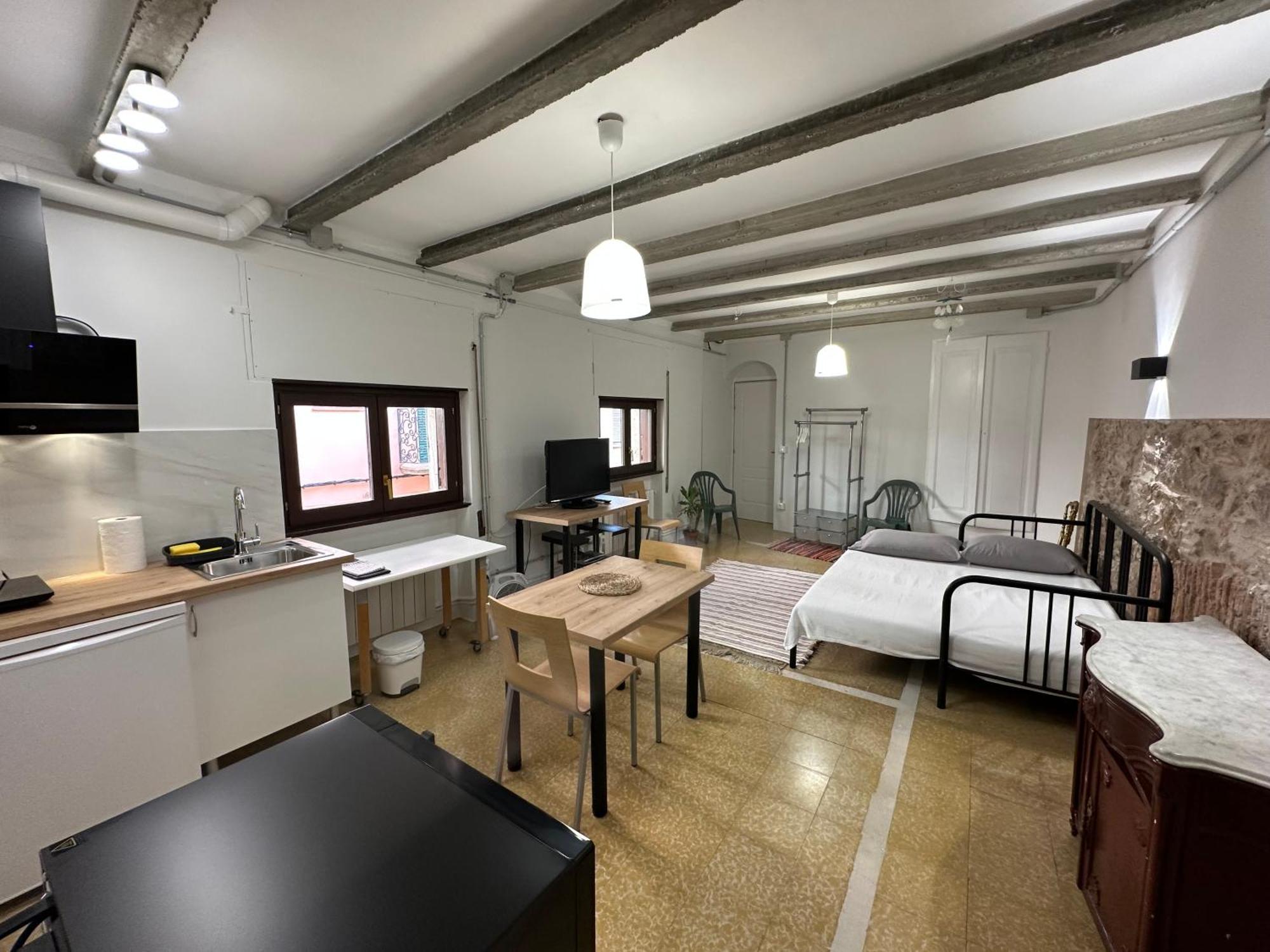 Notaria-Apartamento Y Estudio En Casco Antiguo, Al Lado De Playa, Rambla Y Monasterio, Con Acceso A Terraza Ajardinada Sant Feliu de Guíxols Luaran gambar