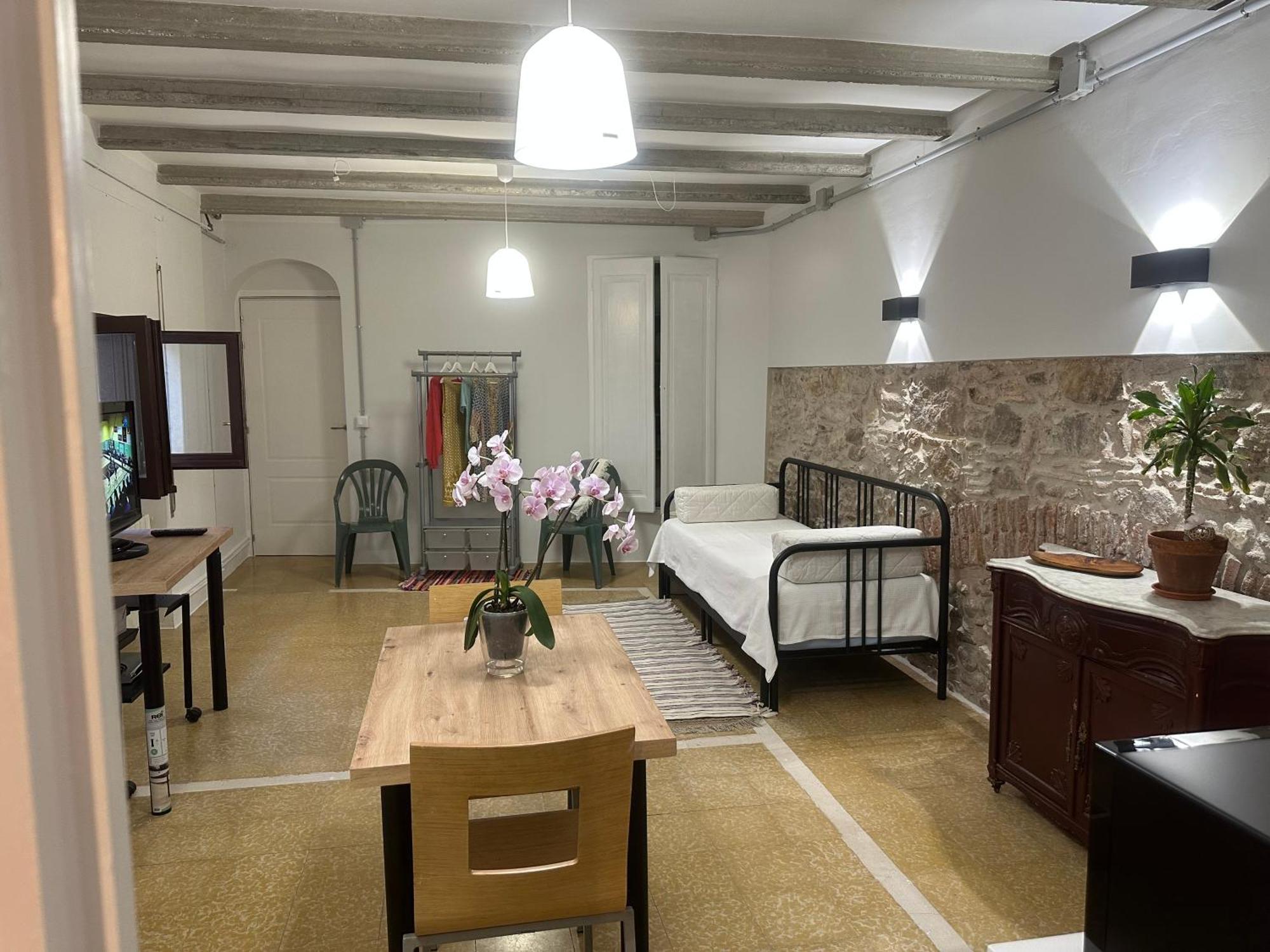 Notaria-Apartamento Y Estudio En Casco Antiguo, Al Lado De Playa, Rambla Y Monasterio, Con Acceso A Terraza Ajardinada Sant Feliu de Guíxols Luaran gambar